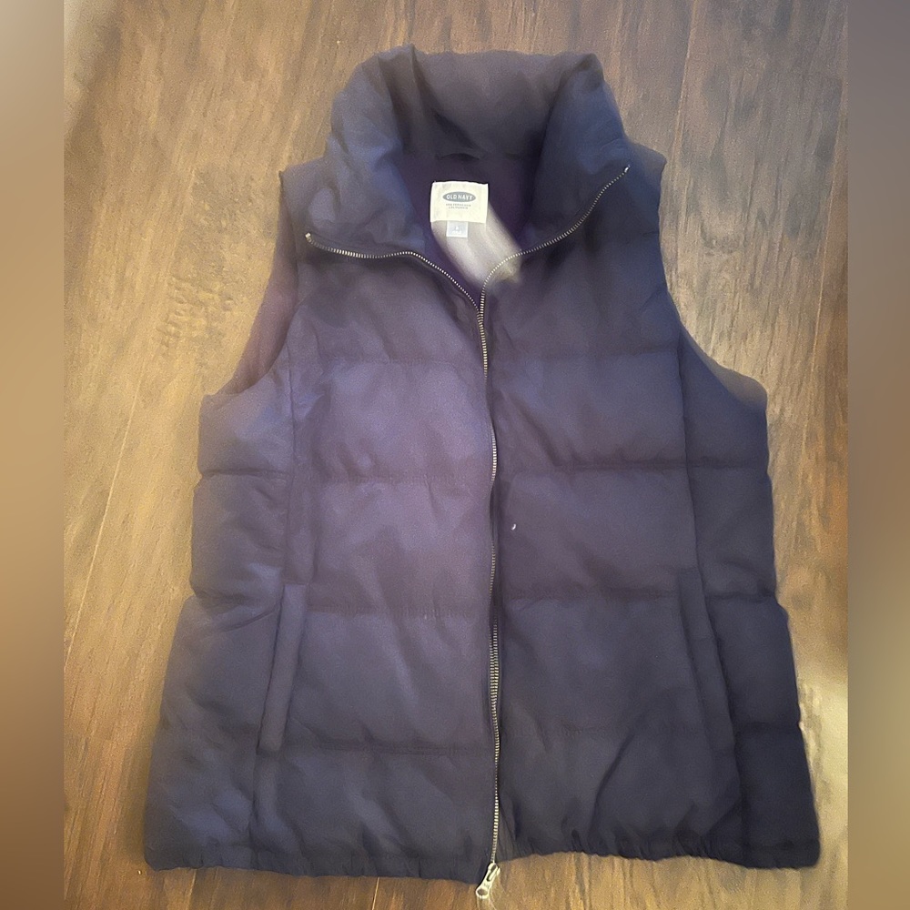 Navy Blue puffer vest from Old Navy in size large women’s
